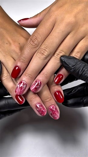 NEONAIL Deutschland on Instagram: "Marble Lovers aufgepasst! ✨ Aus dem Cool Muse Collection Set zaubern wir ein elegantes Marble Design. Perfekt, um den coolen Vibe mit kühlen Nuancen zu feiern. ⁠ ⁠ Wie gefällt euch die Nail Art Methode? 💅⁠ ⁠ #coolmuse #marblenails #neonail #uvnagellack #nailart #neonailcommunity #nailinspo #nailtutorial #neonaildeutschland #nailtech #trendnails"