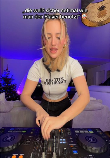 hab glaub ich noch nie so oft gehört, dass ich n Fake DJ wäre so wie aktuell 🥲 Aber kommt doch gern mal zu einen meiner Gigs vorbei!