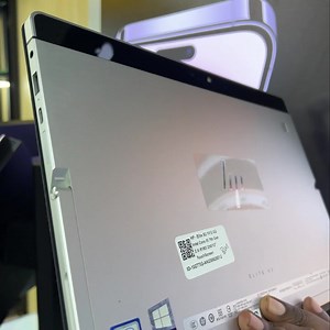 HP Elite PRO X2 1012 {G2} *Intel Core i5-7300U ,2.6 GHz, up to 3.5...