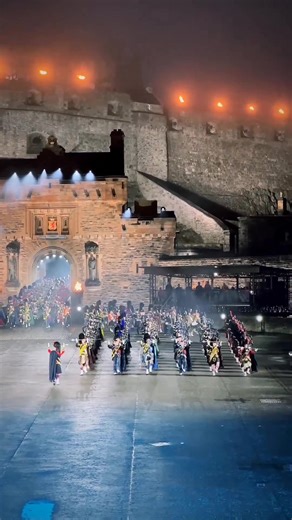 🏴󠁧󠁢󠁳󠁣󠁴󠁿THE ROYAL EDINBURGH MILITARY TATTOO 🏴󠁧󠁢󠁳󠁣󠁴󠁿❤️ An experience like no other,. Show brings together the best of British Military with international performances from a global cast. Presenting emotionally charged entertainment featuring cutting edge lighting, sound and military precision. Save the date: 7/29 august 2026 #edinburgh #visitscotland #edinburghcastle #travel #scotland #viaggiare #travelling #traveller #scotlandexplore #scotlandtravel #ForeverEdinburgh | A Taste of Sc