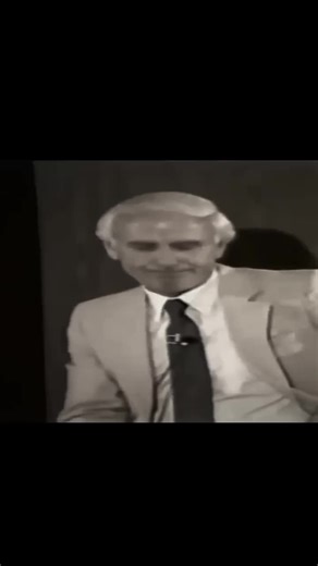 Presentation Skills: The Power of Identification#PresentationSkills #PublicSpeaking #BuildConnection #AudienceEngagement #communicationmastery