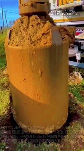 보는 순간 압도되는 대형 건설 현장의 굴착 중장비 스케일 #worker #process #machinery #drillingrig #satisfying