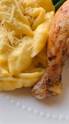 Savor our seasonal menu before it’s gone. Roasted halved chicken, perfectly seasoned and slow oven-roasted, served with au jus and cranberry sauce. Scratch-made, warm Bread Pudding served with sweet vanilla cream sauce. Fan-favorite Turkey Burger. All available just a few more weeks. #houstonrestaurants #houstoncafe #houstonsalads #houstonfood #thewoodlandstx riveroakshouston meyerlandplazatx townandcountryvillagehouston houstoncatering | Cafe Express | Facebook