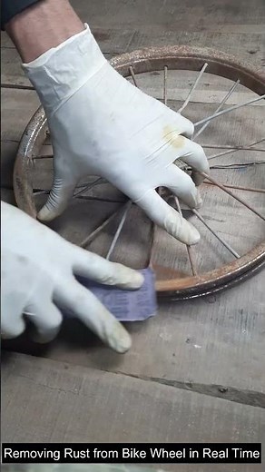 Removing Rust from Bike Wheel in Real Time #restoration #bicycle #cycle