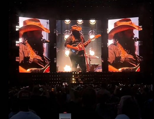 Chris Stapleton Lets It Rip With Cover Of Lynyrd Skynyrd’s “Free Bird” In Philadelphia | Whiskey Riff