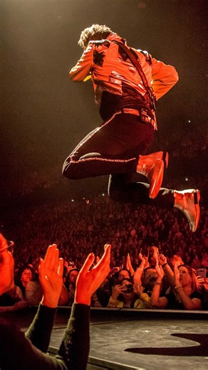 -M- Matthieu Chedid on Instagram: "D’où vient le son Qui nous ébranle Où va le sens Qui se dérobe D’où vient le mot Qui libère Où va le chant Qui nous entraîne D’où surgit la parole Qui comble le vide Quel est le signe Qui fauche le temps ? - Andrée Chedid (Épreuves du langage) 🎥 @lecollegefoufoufou"