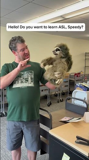 Having fun with Speedy the Sloth / Learn ASL