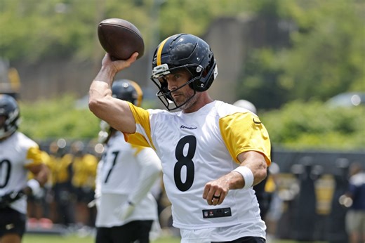 Steelers' Mike Tomlin Hints at Major Aaron Rodgers News