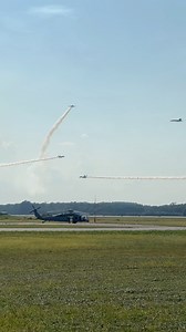 Incredible 4-Plane Cross Over at NAS Oceana Air Show ✈️💙🤯 #BlueAngels #NASOceana #VirginiaBeach #AirShow #4PlaneCross #USNavy #AviationLovers #AirShowFan #JetLife #AviationPhotography | Air Show Fan
