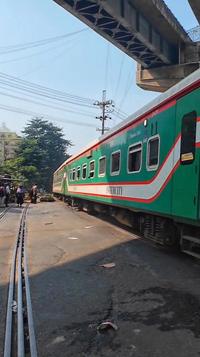 124K views · 1.7K reactions | Parjotak Express 3010/816 passing CTG Sholosohor level crossing  Time: 11:52 AM 10 November 2025 #reels #railway #rail #railfan #train #crossing #amazing | Cox's Bazar Express কক্সবাজার এক্সপ্রেস | Facebook