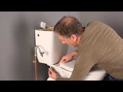 Installer pas à pas un réservoir de WC avec lave-mains intégré