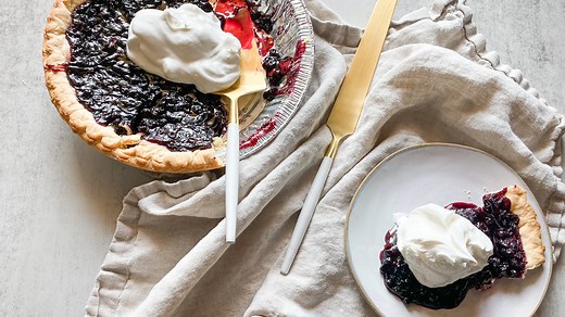 Easy Huckleberry Pie Recipe - Mashed