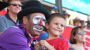 American rodeo legend Hollywood Harris brings dying art of clowning to Mount Isa rodeo