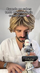 Los estreptococos son un género de bacterias 🧫 cuyo nombre viene del griego streptós = “en cadena” 🔗 y kókkos = “bola” ⚽️, es decir bolas en cadena, forman como "rosario" o ¡una conga! (como esta estreptoconga 😂) algunos estreptococos forman parte de la flora normal (por ejemplo, en la boca o el intestino) , mientras que otros pueden causar enfermedades 🤒: Streptococcus pyogenes → faringitis, escarlatina Streptococcus pneumoniae (neumococo) → neumonía, otitis Streptococcus agalactiae→ mening