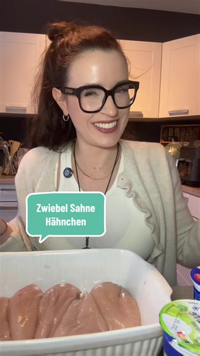 CR: @Michelle Schellhaas •800g Hähnchen •4 Becher Sahne •2 Tüten Zwiebelsuppe •Reis
