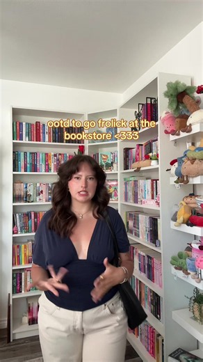 Motel Rocks OOTD: Flattering Top for a Bookstore Day Out