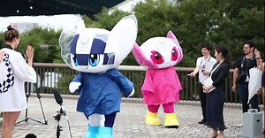 ミライトワとソメイティが防水仕様でアクアティクスセンターを訪問