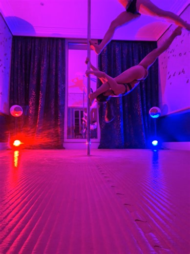 Pôle doubles Russian Split 🙂🙃😜💪🫶💪 #pole #bordeaux #talence #polesport #poledance