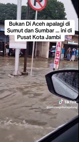 Banjir Parah di Simpang Mayang, Kota Jambi Hari Ini