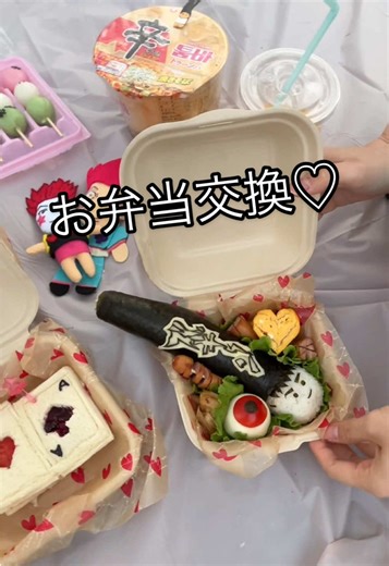お花見でお弁当交換が楽しいピクニック