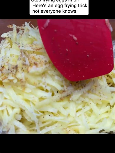 Revolutionary Egg Frying Technique Without Oil