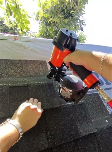 How to install the first rows of shingles #diy #roofing #carpentry
