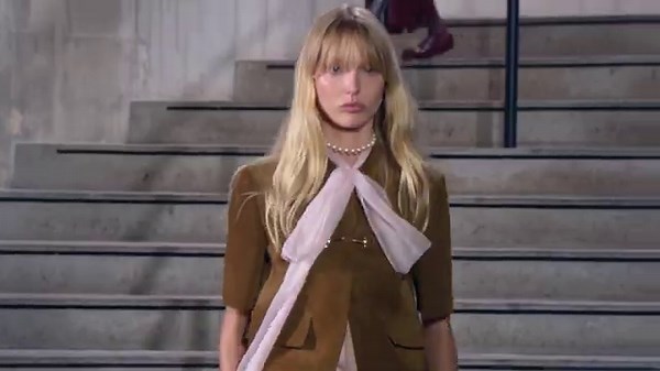 整個倫敦都是Gucci秀場！Gucci 2025早春大秀以《Monocle》城市指南、英倫經典設計展開跨時空對話