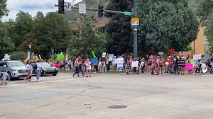 76K views · 2.2K reactions | Hundreds of parents and a good number of children are protesting the Douglas County School District's decision to require masks for children ages 2-11. Parents tells Meghan Lopez Denver7 their children are missing school to participate in the protest. Story: https://bit.ly/3mp1Jka | Denver7 | Facebook