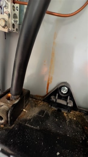 Zo Electric on Instagram: "⚡️ Serious Fire Hazard Found ⚡️ We opened this 200 amp main breaker panel and immediately heard arcing 🔥. The main lug was completely stripped—the conductor wasn’t tight at all, just sitting loose and creating heat every time power flowed through. This was inside a family home with children. If it wasn’t caught, the outcome could have been disastrous. 👉 This is why it’s critical to hire a licensed, qualified electrician with a solid reputation for clean, reliable wor