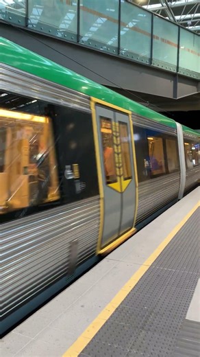 Transperth train set to get to a secret location @ B-series set 86 on Airport Line Up