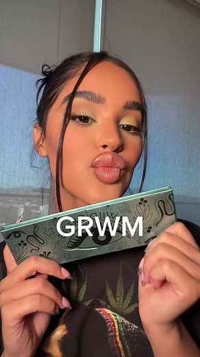 Green Makeup Transformation Tutorial with Urban Decay Palette