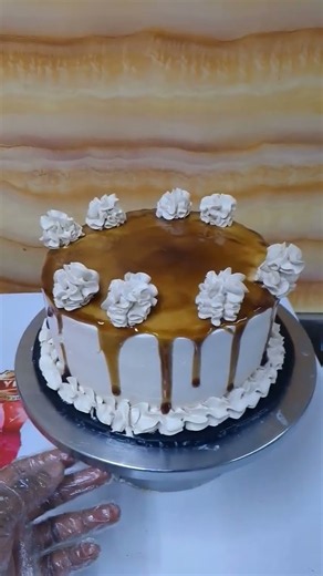 1kg caramel flavoured creamy cake 😋. this is all what you need on your special day.