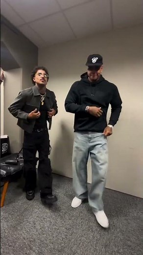 LEO SANTANA and MC LIVINHO DANCING #musicstar