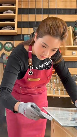 DIY mirror frame from broken mirror #DIY #JungDIY #tools #tips #ideas #workshop #woodworking #decor #makeeverything #mirrorframe #cutglass | Jung DIY