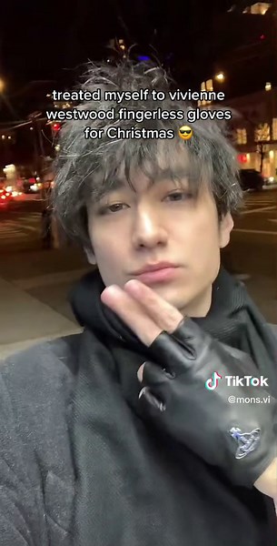 Fashionable Fingerless Gloves: My Favorite Gift Ever 🤘