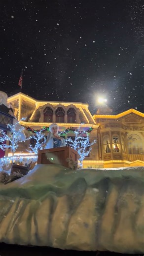 ONCE UPON A CHRISTMASTIME PARADE | Mickey’s Very Merry Christmas Party | Walt Disney World