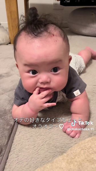 1日ぶりですワネ❤️ 寝返りマスターしただよ。たのちそう❤️ #5ヶ月 #男の子ベビー #おすすめ #今日好き #林社長 #チャーチル #エル1番可愛い #fypシ #fyp