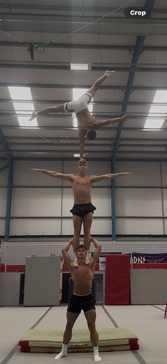 No fear 😏 #Strength #Balance #Handstand #Muscle #Skill #Viral #circus