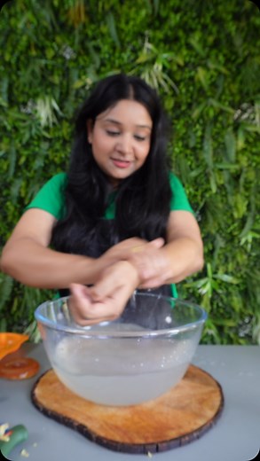 Fun2oosh Food on Instagram: "Lets Make *Glowing Skin Wala Homemade Soap*🧼🔥 Method -firstly take 3 soaps and melt these using double boiler method -then add 1 tbsp Rice flour, 1-2 tbsp Honey, 1/2 tsp Turmeric(use wild turmeric powder) and 2 Capsules of Vitamin E -mix everything well(agr kisi point pr lage ke mixture phr se set hone laga h then again use double boiler pe melt kr lo) -transfer in mould and keep aside for 2 hours & Voila Your Homemade Soap is Ready🧼😍 