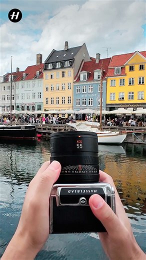 Copenhagen in XPAN mode. Where every frame feels like a scene from a quiet film. 🎞️✨ Shot on 907X & CFV 100C with the XCD 55V, capturing the city’s rhythm in cinematic proportions. 📍 Copenhagen, Denmark 📸 elegy_chen #Hasselblad #907X #CFV100C #XCD55V #XPANMode #MediumFormat #Copenhagen #ChasingLight | Hasselblad