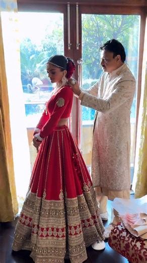 Anbarasu Mahadevan on Instagram: "Bride @netra_mantena Drape @style_with_anbu Makeup @namratasoni Hair @yiannitsapatori Styling @anaitashroffadajania Wedding Conceptualized,Produced,Directed&Executed by @wizcraft.weddings #weddings #makeup #sareedraping #sares #weddings #reels #trandingreels♥️"