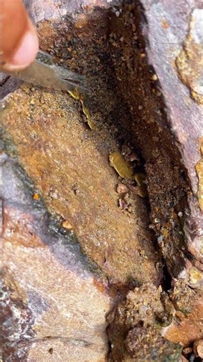 Andesite stone is rich in gold⚒️💰 #SUPERGOLD