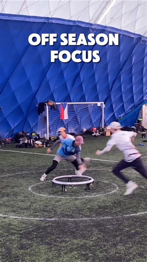 Seeing Roundnet | by Beeks on Instagram: "“Off Season Focus” - @roundnet_jules on episode 2 of seeing roundnet | the podcast The ‘off season’ is the perfect opportunity not just get a lot of reps… but building the version of your game that wins you points once the season begins Big form changes, weak-hand development, fixing the things that limit your ceiling — those rarely happen mid-season. They happen right now, when there’s space to slow down, experiment, and actually improve. In Episode 2 o