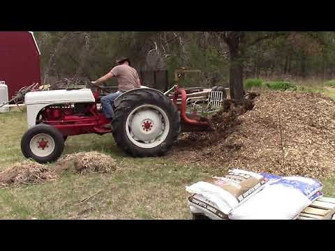 Using Ford 8N Tractor And Rear Scoop On The Homestead