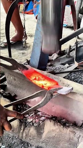 See how sharp weapons are made with digital machines.