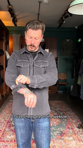 We welcome the return of a classic from the Freenote Cloth collection with the Utility shirt featured in a charcoal colourway. Following the classic Freenote recipe of custom Japanese fabric and USA manufacturing using a heavyweight yarn dyed sateen cotton from Japan. The shirt has a rugged appearance but their expert fabric rinsing gives the shirt a much loved worn in feel from the first wear. #freenotecloth #selvedgedenim #shopkeeper #manchesterfashion