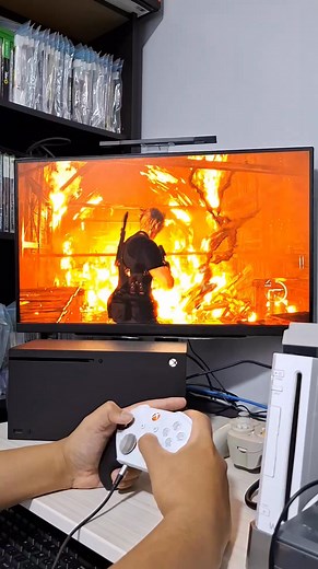 6.5K views · 126 reactions | ¿Creen que bitores.. en la version del clasico Resident Evil 4, daba mas batalla que en el remake? #videogames #gaming #xboxgames | SiniestroRetro | Facebook