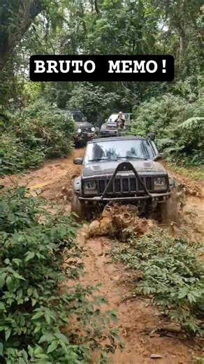 Brutal MEMO! Jeep Cherokee 4.0 4x4 in the mud of the trail #offroad #agro #br #pickup