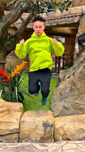 New fun jumping trend 🔥 1mm will cut me off 🫡 #JumpTogether #DreamIsland #island