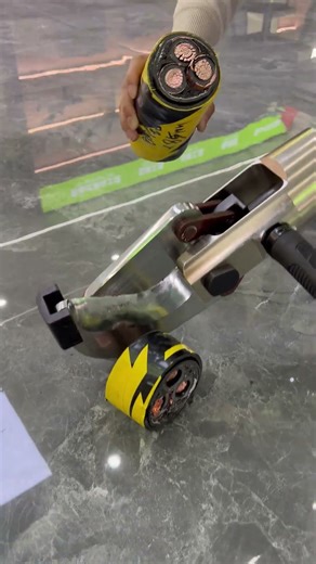 SUCA SC-85A Battery Powered Cable Cutting Tool Cordless Cable Clipper